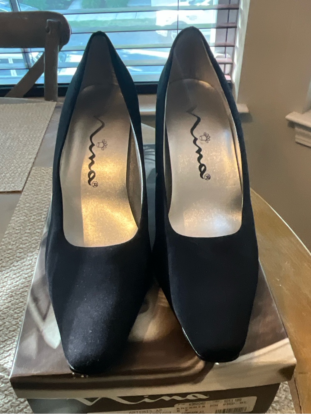 Nina Artemis Black Satin Pointed-Toe Pumps Size 9